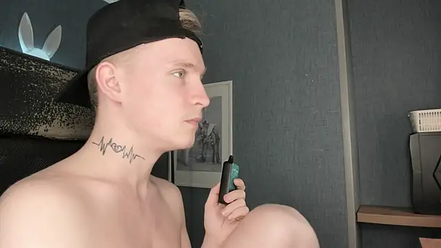 Show modela AlexxSweet na web-kameri