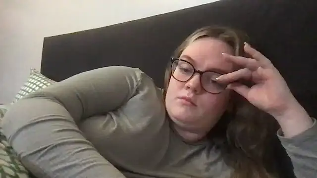 honeyyy24 Show in webcam