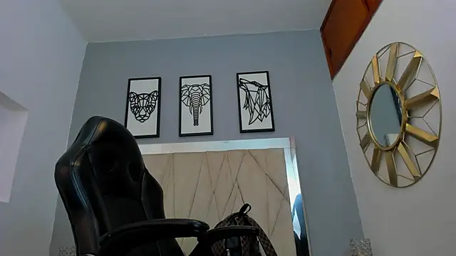 adams_bobby: διαδικτυακό σόου στην κάμερα