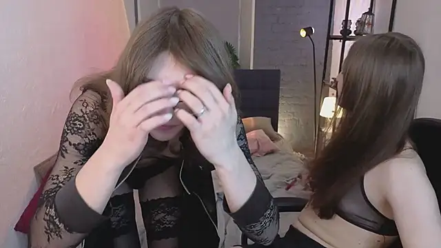 ZoriaLovesLuna Show in webcam