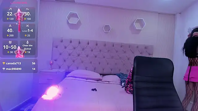 Show modela nahomyrusell na web-kameri