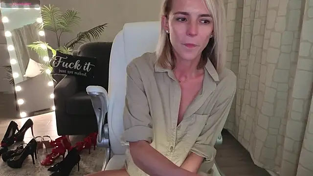 YourMarthaMayer Show in webcam