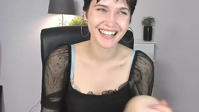 sarah_perfect Adlı Modelin Canlı XXX Sohbeti