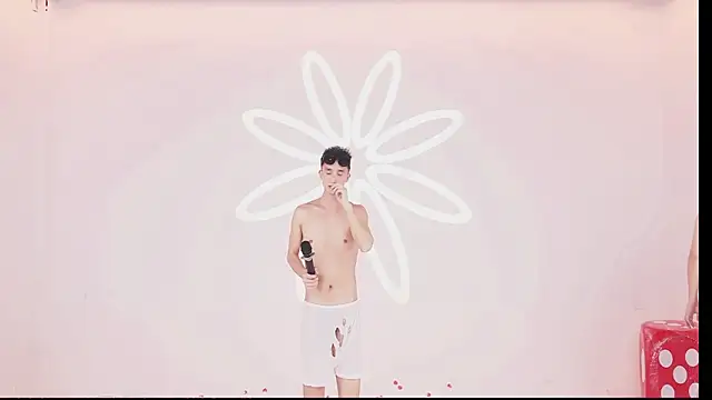 YLBOY-666 网络视讯表演