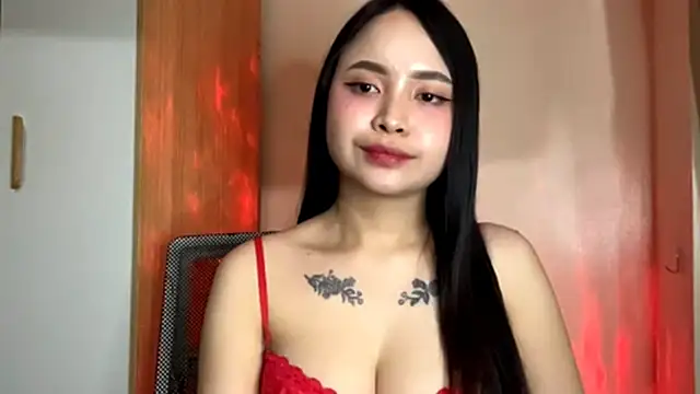 XXX chat uživo modela JuleneGowins