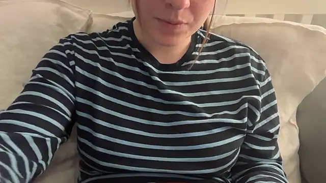 Lucyschickt Chat XXX in diretta