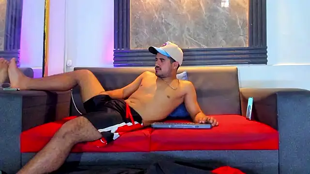 Latins_on_fire Adlı Modelin Web Kamerası Şovu