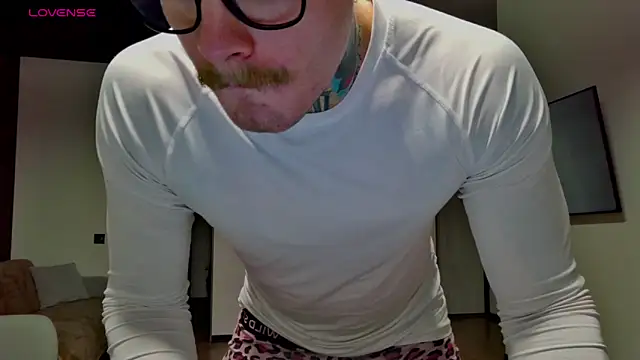 white_King9999 Show Webcam