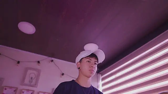 Chat XXX Live tommy_blue