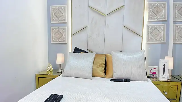 KarinaaCoxx's Live XXX Chat