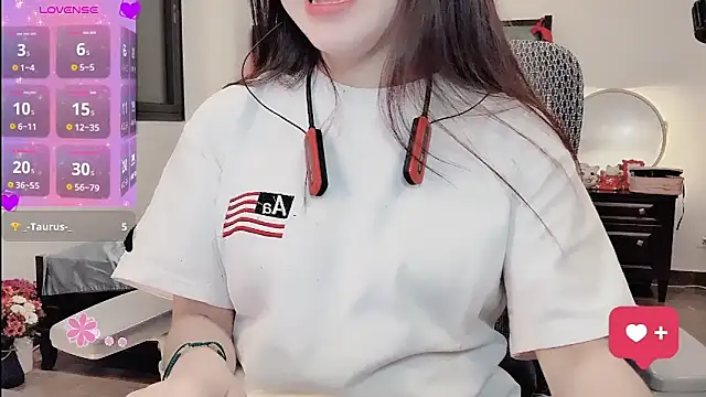 Caryln-Bun Adlı Modelin Canlı XXX Sohbeti