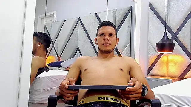 Show modela NohaBrooks na web-kameri