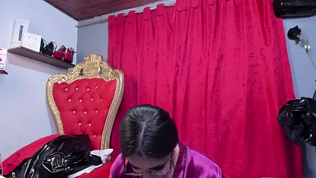 LiliThara élő XXX-chatje