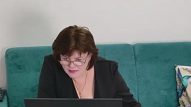 Sandra_Sunrise élő XXX-chatje