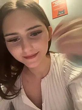 دردشة AnitaFly الجنسية المباشرة