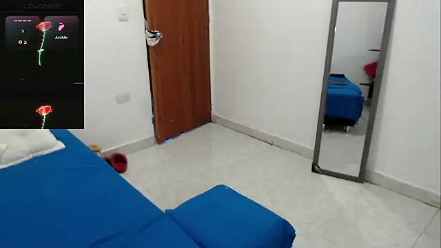 LAURA_Foxht Chat XXX live