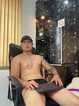 Show modela Alexander_ferre na web-kameri