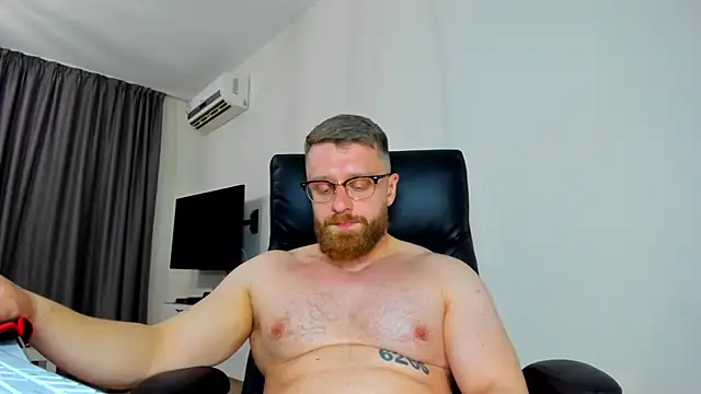 Show modela Findom_guy na web-kameri