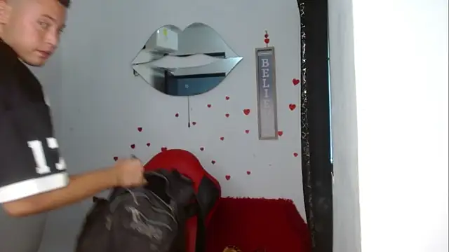 XXX chat uživo modela sven_fox723