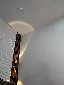 LizzRouse élő XXX-chatje