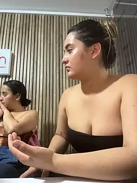 XXX chat uživo modela Antonella_Julieta