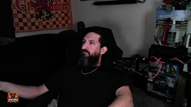 DevilPup75_ Live XXX-chat