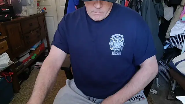 DougGlatt16 élő XXX-chatje