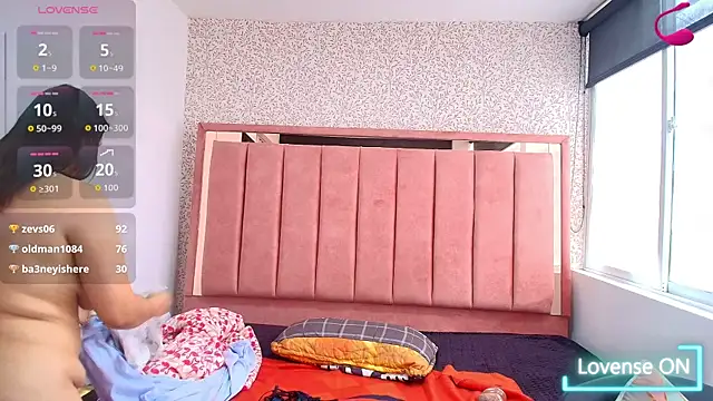 Chatroom XXX en direct de Barbara_fox__