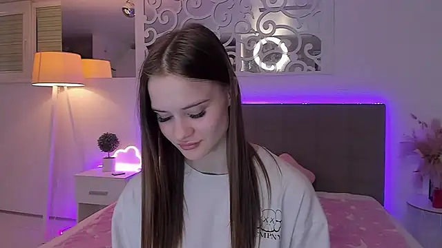 LuisaClover Chat XXX live