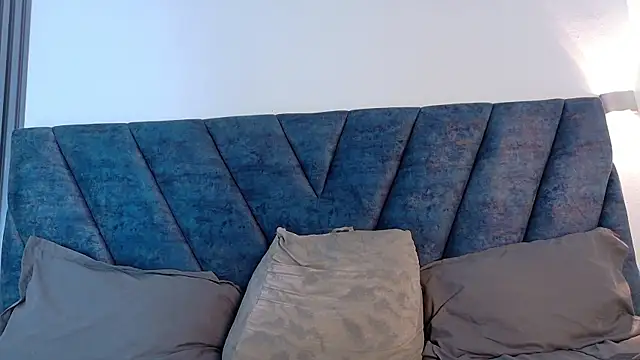 Karmilla_Rosse Adlı Modelin Canlı XXX Sohbeti