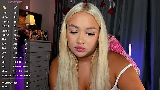 _Loneve__ Adlı Modelin Canlı XXX Sohbeti