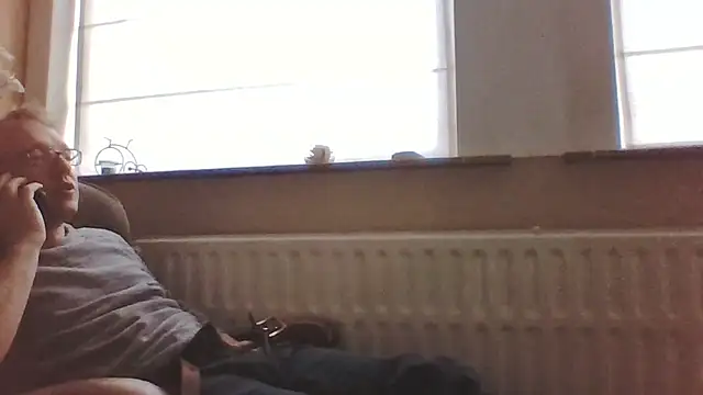 Pertunjukan Kamera Web bertolini