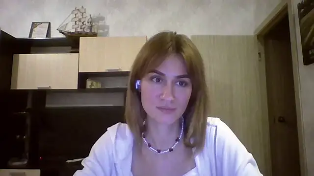 ElenoreHolguin Chat XXX in diretta