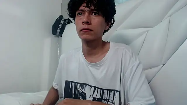 Shirowitheb élő XXX-chatje