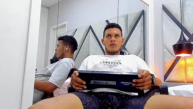 Pokazy przed kamerką – NohaBrooks