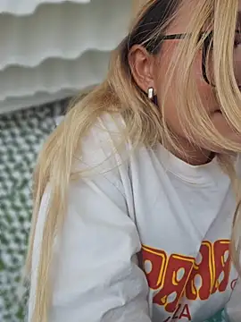 Pretty_roxxyy 即時 XXX 聊天