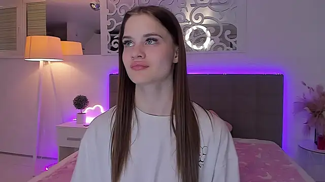 LuisaClover Adlı Modelin Canlı XXX Sohbeti