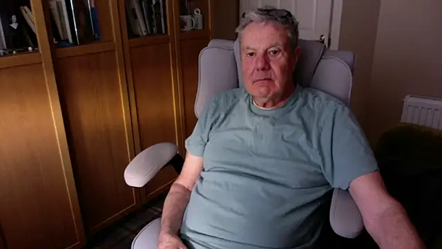 Oldpistolpete's Live XXX Chat