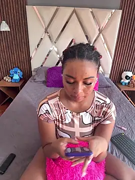 Kloe_rousse01 Adlı Modelin Canlı XXX Sohbeti