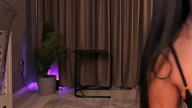 EmeraldKat Adlı Modelin Canlı XXX Sohbeti