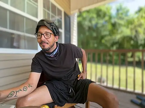 ThrowedWorldWide 即時 XXX 聊天