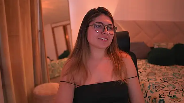 Lau_Bee Adlı Modelin Canlı XXX Sohbeti