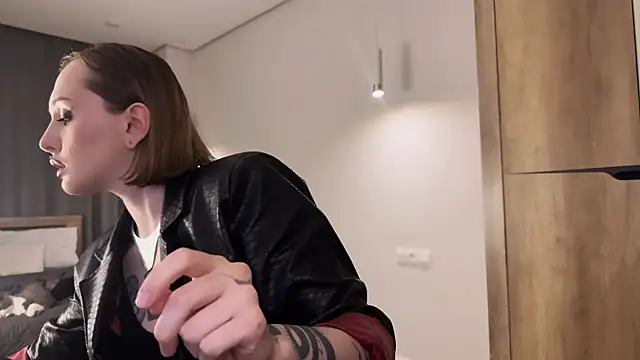 MistressSilvia Adlı Modelin Canlı XXX Sohbeti