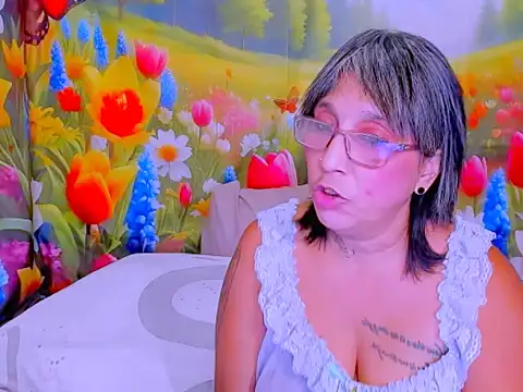 Chat +18 de indianroxy ao vivo