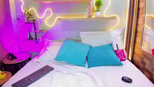 Sarah_Clars Adlı Modelin Canlı XXX Sohbeti