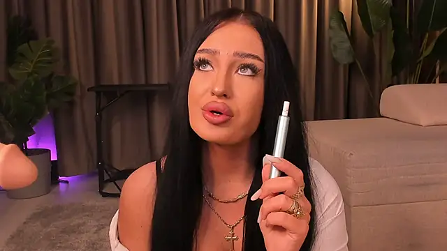 EmeraldKat Adlı Modelin Canlı XXX Sohbeti