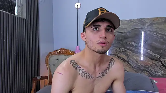 Show modela James-06 na web-kameri