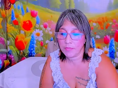 indianroxy Adlı Modelin Canlı XXX Sohbeti