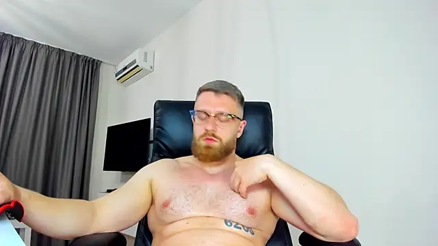 Show modela Findom_guy na web-kameri