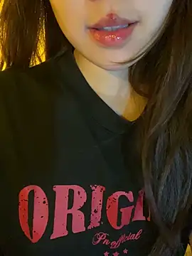 Uyennii02 লাইভ XXX চ্যাট